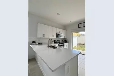 8768 Daybreak St, Sarasota, FL 34241 - Photo 9