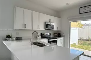 8768 Daybreak St, Sarasota, FL 34241 - Photo 9