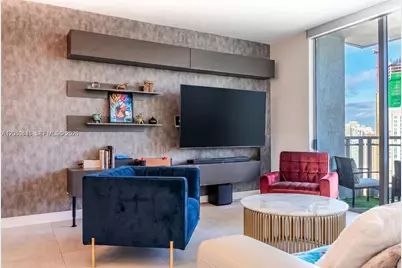 90 SW 3rd St #3703, Miami, FL 33130 - Photo 3