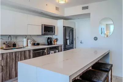 90 SW 3rd St #3703, Miami, FL 33130 - Photo 5