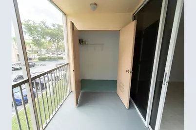 8373 Lake Dr #201, Doral, FL 33166 - Photo 37