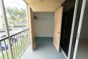 8373 Lake Dr, Doral, FL 33166 - Photo 37