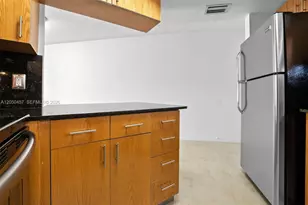 8373 Lake Dr, Doral, FL 33166 - Photo 17