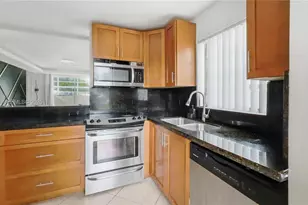 16450 Miami Dr, North Miami Beach, FL 33162 - Photo 23