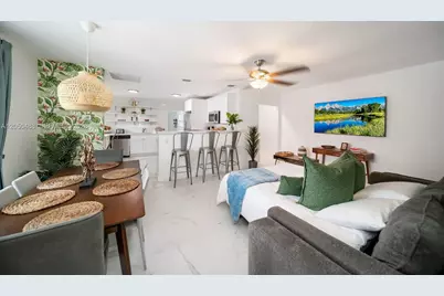 810 NW 21st Ct, Miami, FL 33125 - Photo 13