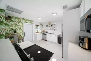 810 NW 21st Ct, Miami, FL 33125 - Photo 7