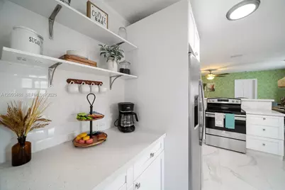 810 NW 21st Ct, Miami, FL 33125 - Photo 3