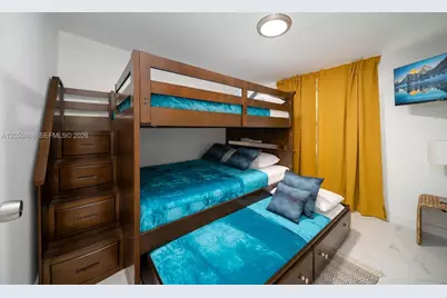 810 NW 21st Ct, Miami, FL 33125 - Photo 11