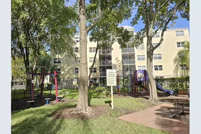 8205 Lake Dr #101, Doral, FL 33166 - Photo 17