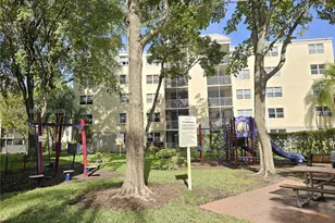 8205 Lake Dr, Doral, FL 33166 - Photo 17