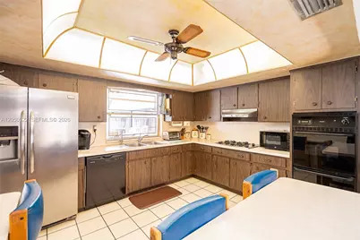 8721 NW 18th St, Pembroke Pines, FL 33024 - Photo 31