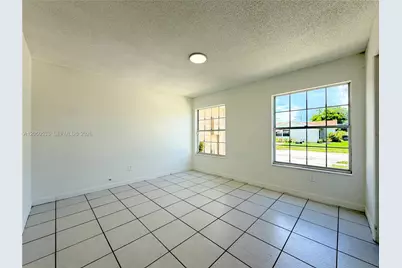 9850 W Heather Ln, Miramar, FL 33025 - Photo 5
