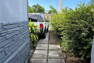 2254 NW Nw 3rd St, Miami, FL 33125 - Photo 1
