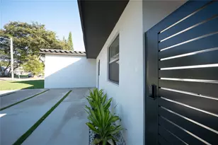 15411 NE 10th Ave, North Miami Beach, FL 33162 - Photo 5