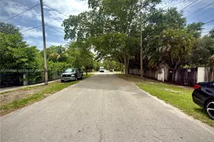 1053 NE 128th St, North Miami, FL 33161 - Photo 23
