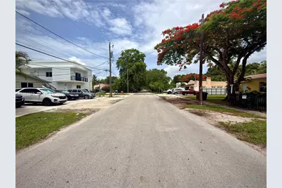 1053 NE 128th St, North Miami, FL 33161 - Photo 21