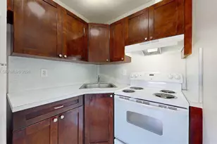 426 NW 13th Ave, Miami, FL 33125 - Photo 11