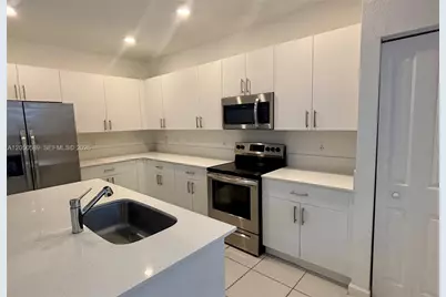 218 SW 159th Ct, Pembroke Pines, FL 33027 - Photo 9