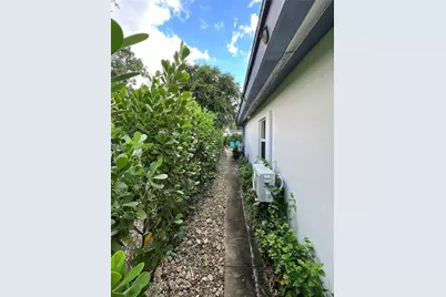 12685 NW Miami Ct, North Miami, FL 33168 - Photo 45