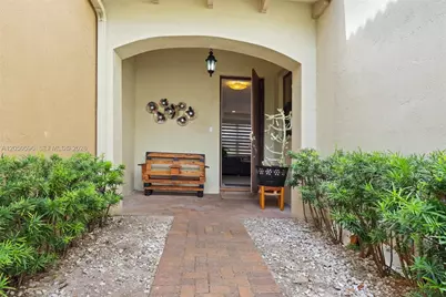 8932 SW 228th Ln, Cutler Bay, FL 33190 - Photo 5