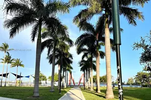 520 NE 38th St, Miami, FL 33137 - Photo 29