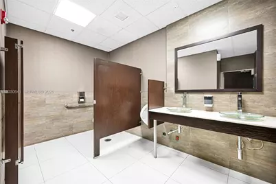 12550 Biscayne Blvd, North Miami, FL 33181 - Photo 17