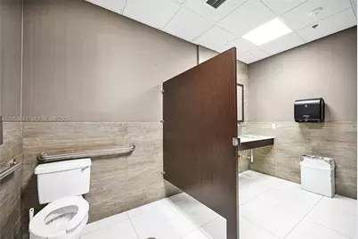 12550 Biscayne Blvd, North Miami, FL 33181 - Photo 19
