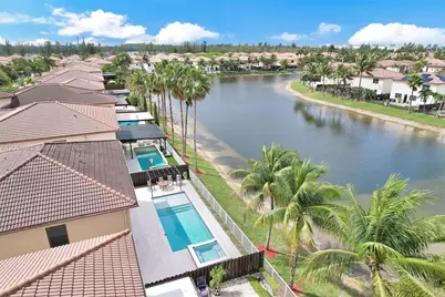 8910 NW 98th Ct, Doral, FL 33178 - Photo 15