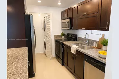 100 Lakeview Dr #316, Weston, FL 33326 - Photo 3