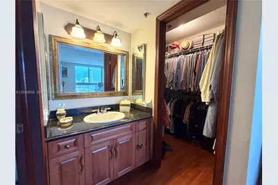 3200 Collins Ave #10-1, Miami Beach, FL 33140 - Photo 9