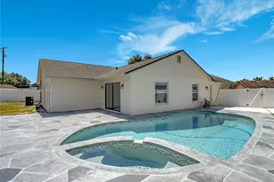 10813 Roundview Ln, Tampa, FL 33624 - Photo 49