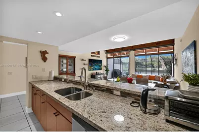 11290 NW 14th Ct, Pembroke Pines, FL 33026 - Photo 15