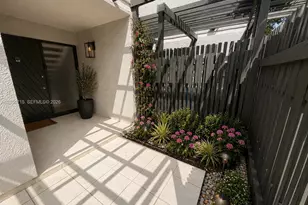 11250 NW 14th Ct, Pembroke Pines, FL 33026 - Photo 5