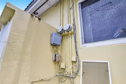 1052 NW 25th Ave, Miami, FL 33125 - Photo 21