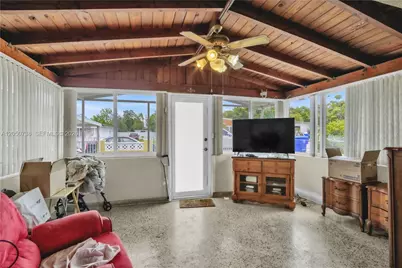 1052 NW 25th Ave, Miami, FL 33125 - Photo 25