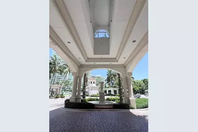 20000 E Country Club Dr #405, Aventura, FL 33180 - Photo 17