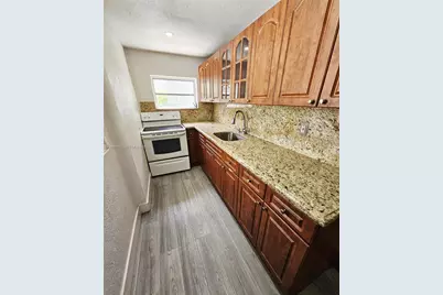 464 E 13 St #464, Hialeah, FL 33010 - Photo 5