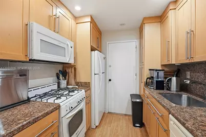 1205 Mariposa Ave #403, Coral Gables, FL 33146 - Photo 11