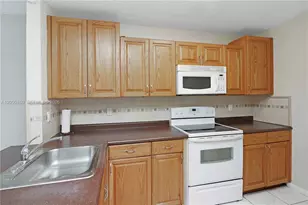 2530 W 67th Pl, Hialeah, FL 33016 - Photo 9
