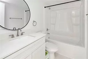 2530 W 67th Pl, Hialeah, FL 33016 - Photo 13