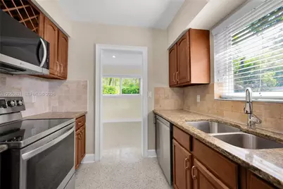 8141 SW 62nd Ct, Miami, FL 33143 - Photo 17