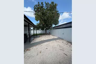690 E 46th St, Hialeah, FL 33013 - Photo 17