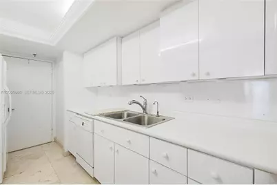 6039 Collins Ave #517, Miami Beach, FL 33140 - Photo 13
