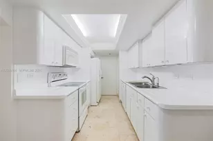 6039 Collins Ave, Miami Beach, FL 33140 - Photo 11