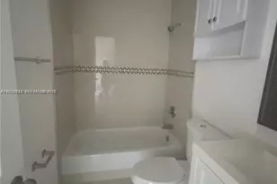 6970 NW 186th St, Hialeah, FL 33015 - Photo 9