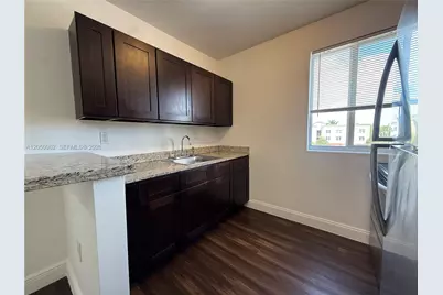 540 NW 7th St #36, Miami, FL 33136 - Photo 5