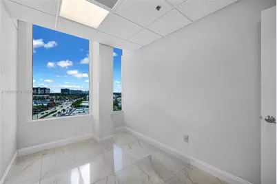 12550 Biscayne Blvd #702, North Miami, FL 33181 - Photo 3
