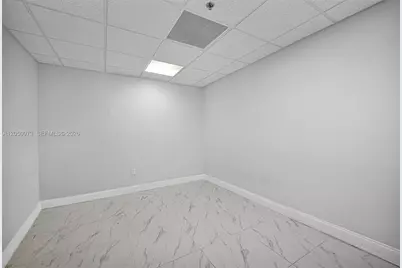 12550 Biscayne Blvd #702, North Miami, FL 33181 - Photo 11