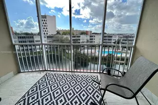 1700 NE 191st St, Miami, FL 33179 - Photo 11