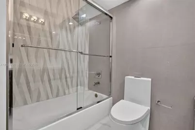 6039 Collins Ave #1624, Miami Beach, FL 33140 - Photo 21